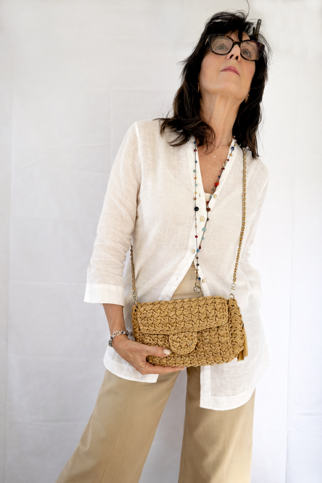 Borsa a tracolla Ella Bag indossata var.iante beige