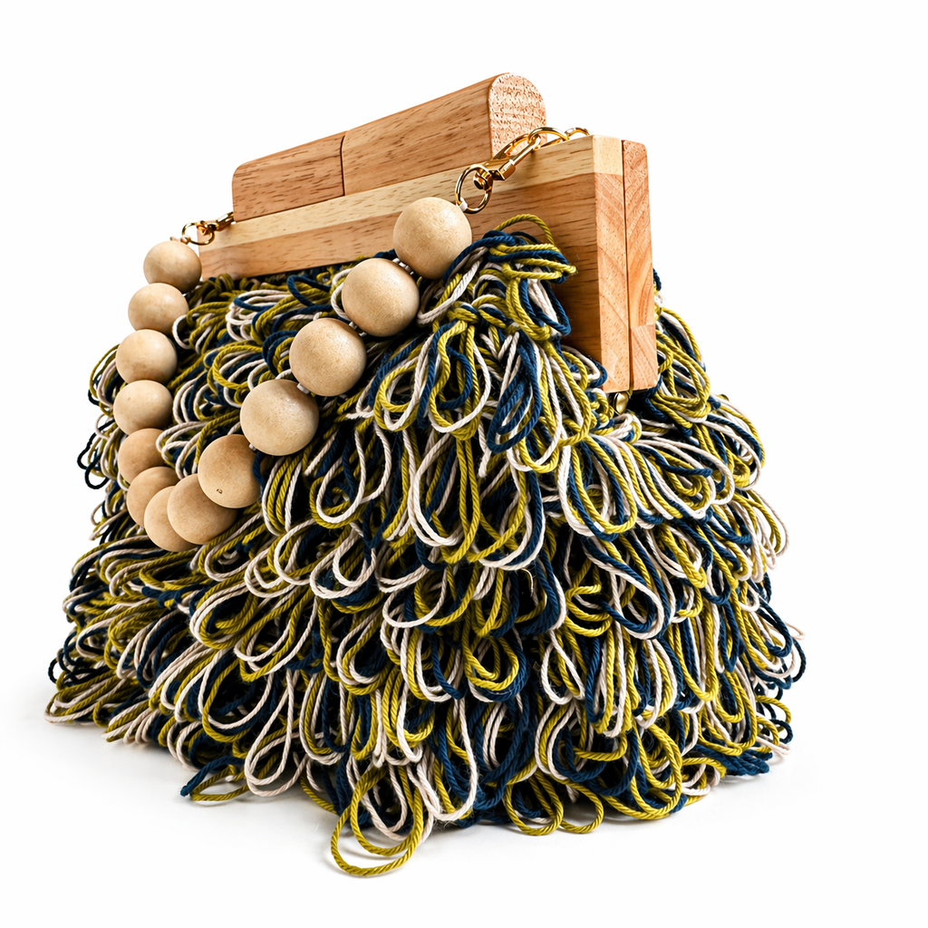  Talia  clutch artigianale  variante blu oliva avorio  manico in legno chiaro - perle in legno naturale  vista laterale