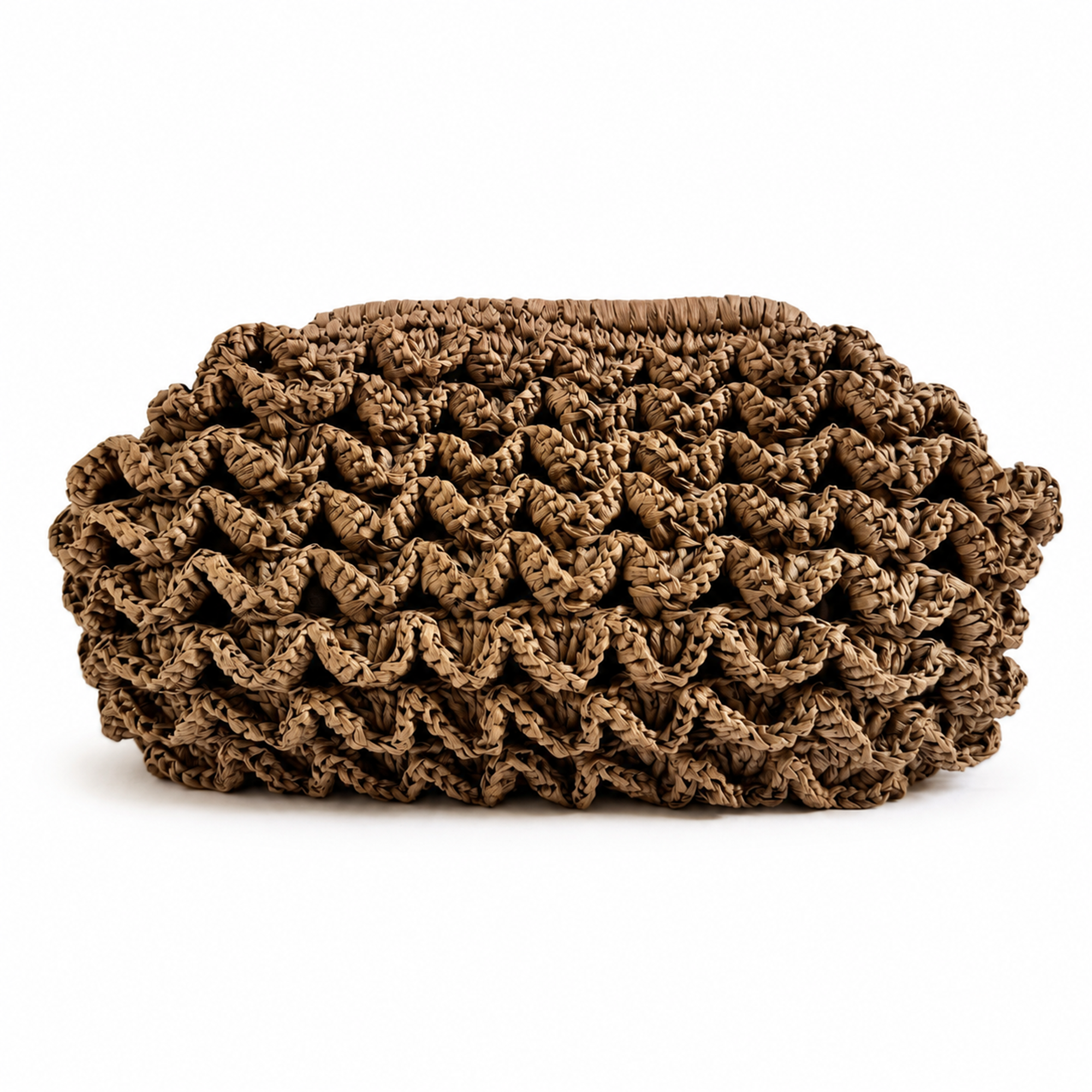 Clutch Duna in rafia color beige scuro con texture tridimensionale realizzata all'uncinetto