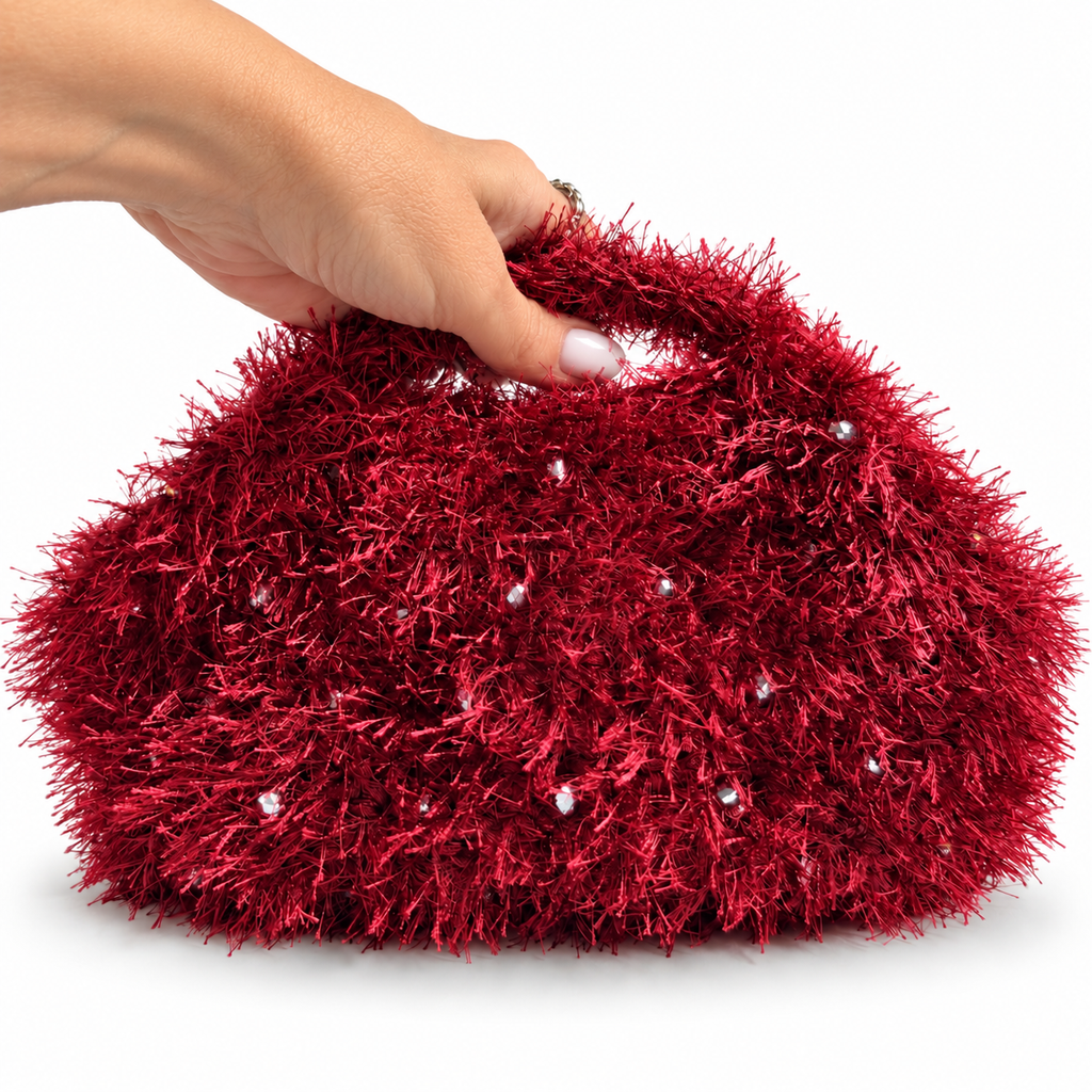 Borsa Egle Sangria con cristalli, tenuta in mano