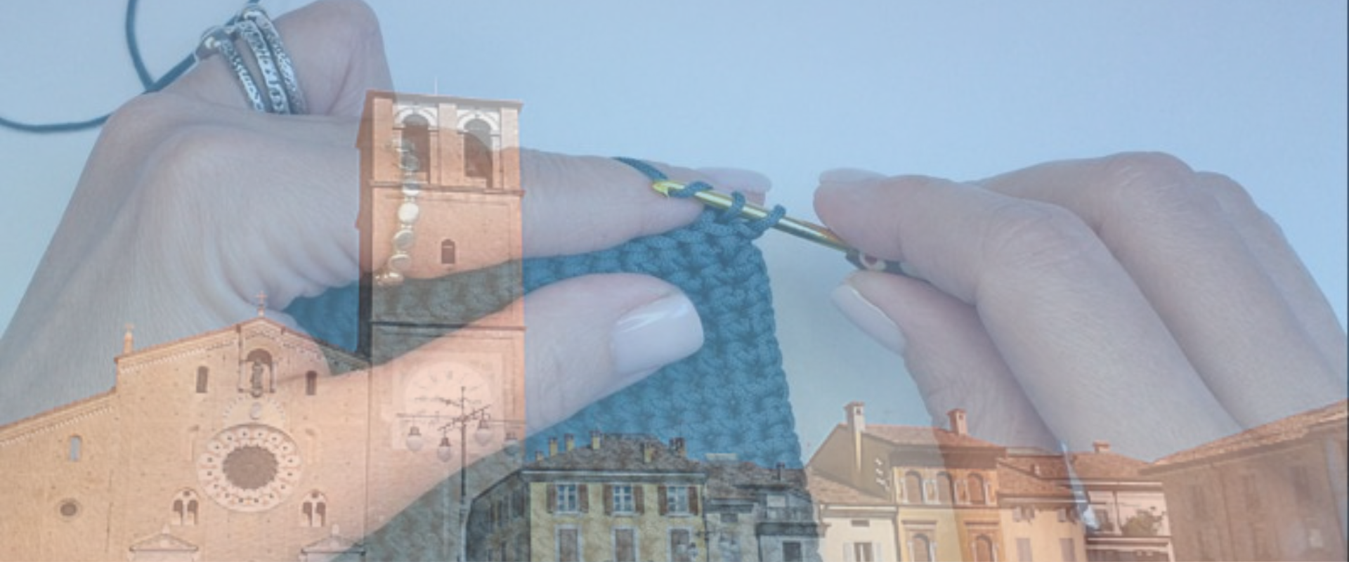 Mani che lavorano all'uncinetto in sovraimpressione su veduta piazza di Lodi