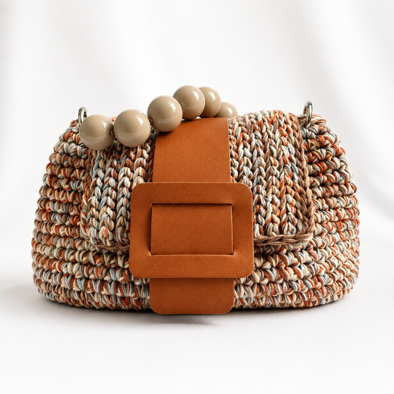 Vista frontale della borsa crochet artigianale Kia Cuoio Chiaro.