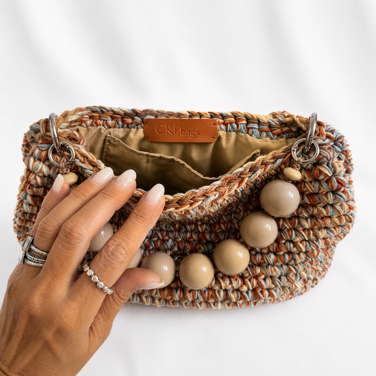 Interno della borsa crochet Kia Cuoio chiaro con fodera e tasca interna