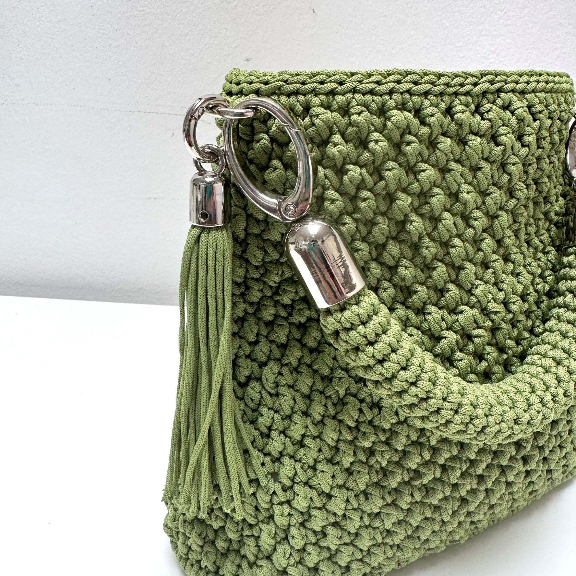 borsa uncinetto con nappina dettaglio Mabel