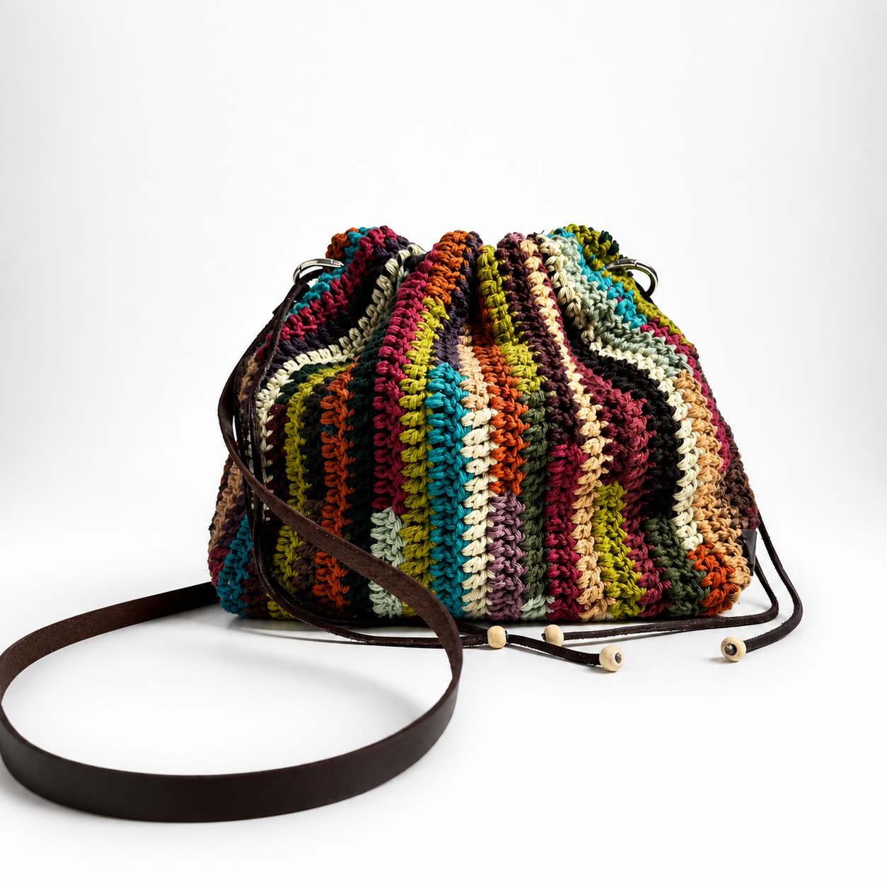Borsa a sacchetto multicolor con tracolla in cuoio e chiusura a coulisse