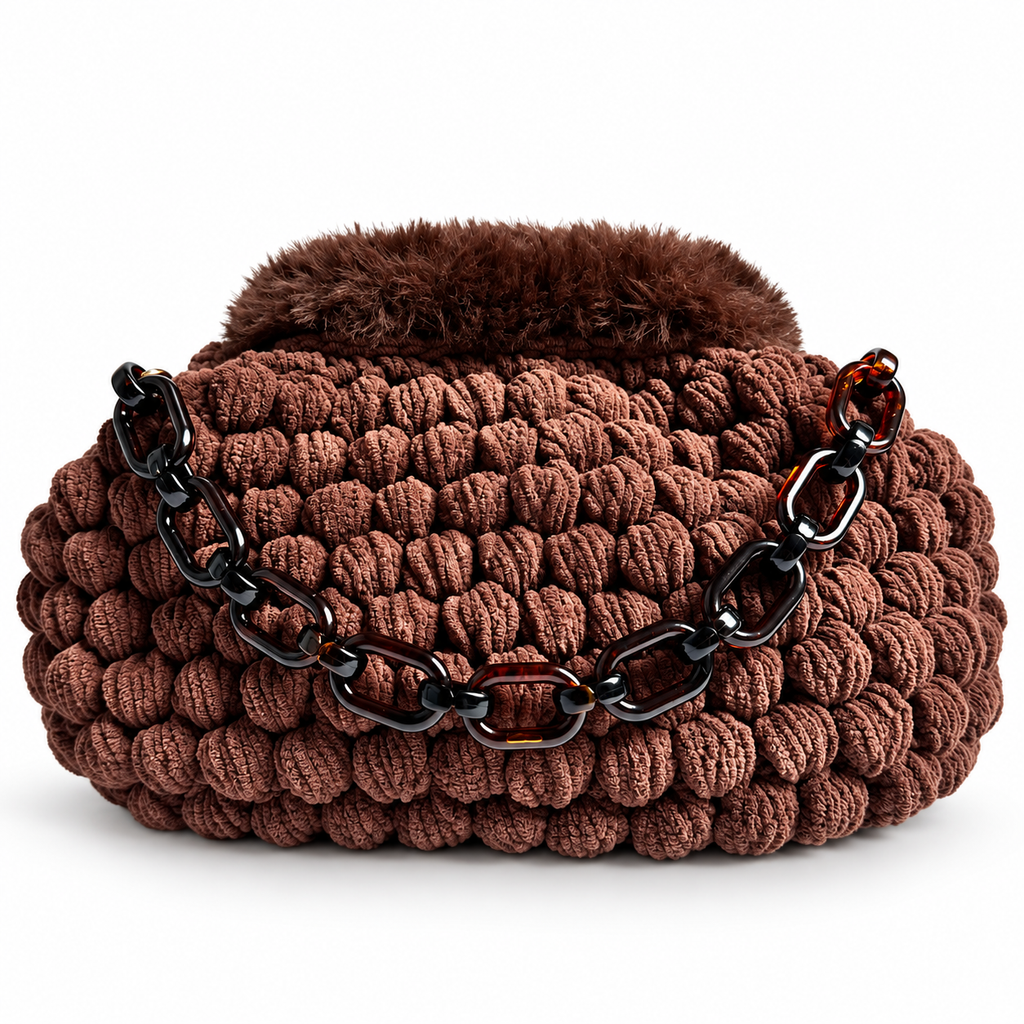 Mia clutch all’uncinetto marrone con catena effetto tartaruga