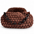Mia clutch all’uncinetto marrone con catena effetto tartaruga