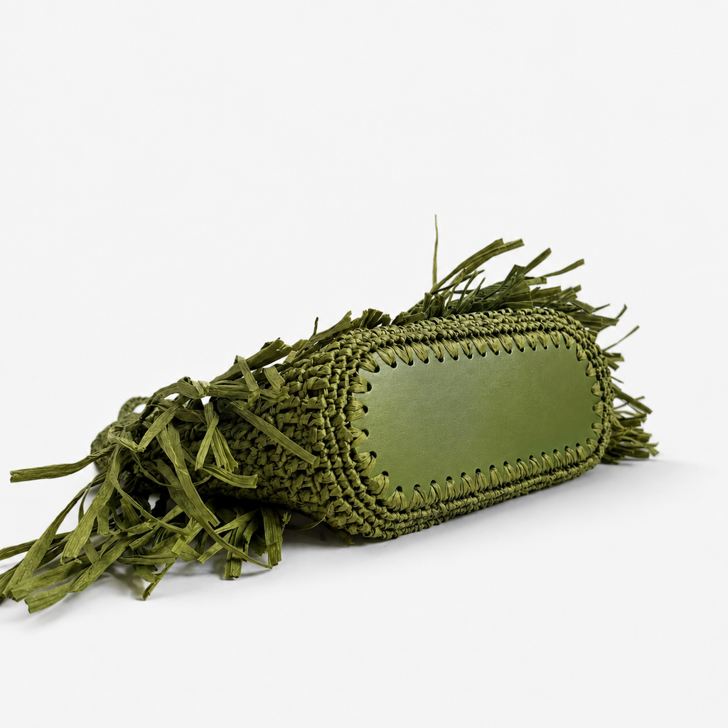 Dettaglio fondo e lavorazione della borsa in rafia verde